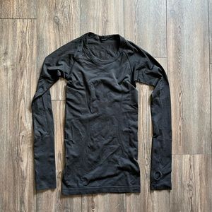 Lululemon black shirt size small